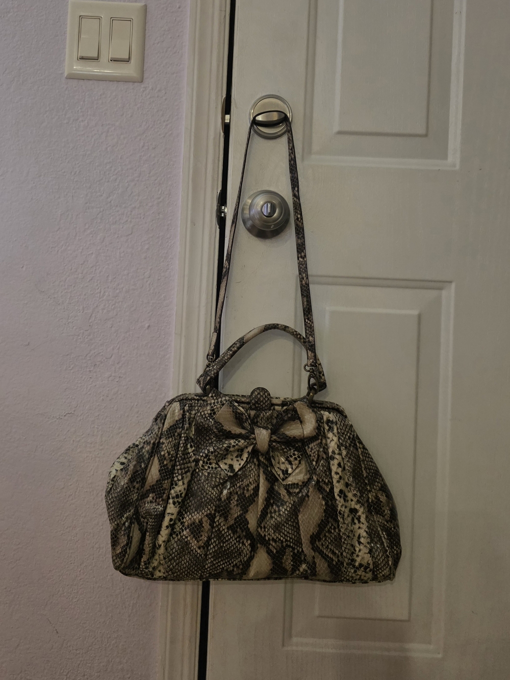 NWOT-Snake-Print Women's Satchel Shoulder Bag in Beige and Black
